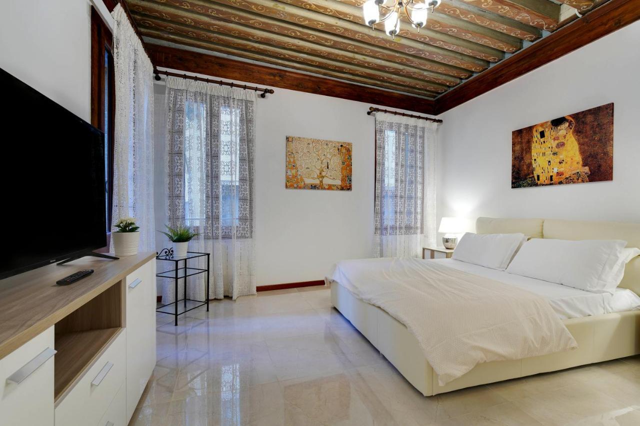 Ca' Rialto Apartment เวนิส ภายนอก รูปภาพ